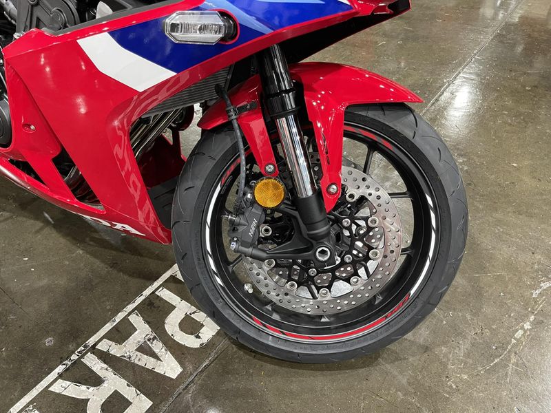 New 2024 Honda CBR650R ABS Image 5