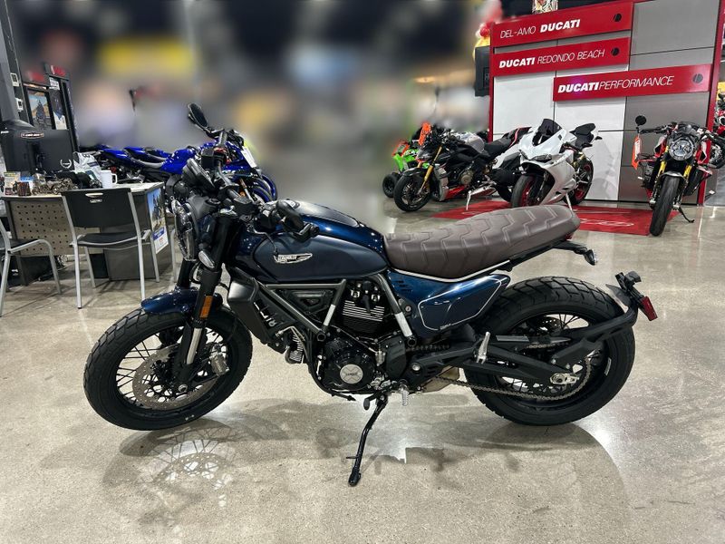 New 2025 Ducati SCRAMBLER 800 NIGHTSHIFT Image 12