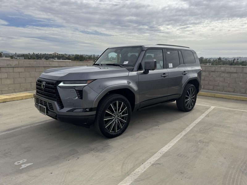 New 2026 Lexus GX 550 OvertrailImage 4