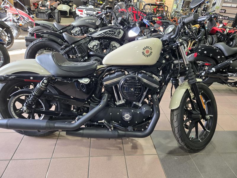 USED 2022 HARLEY SPORTSTER IRON 883 Image 2