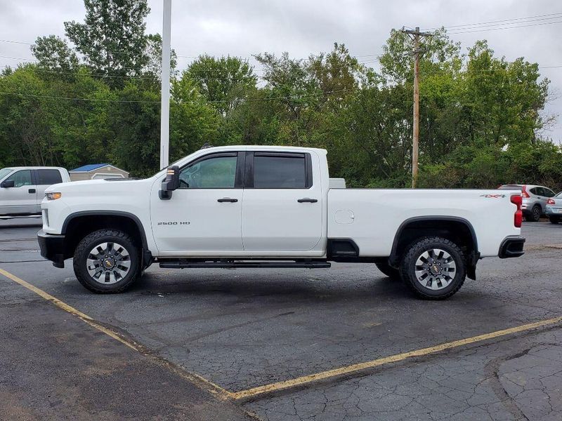 2022 Chevrolet Silverado 2500HD CustomImage 11