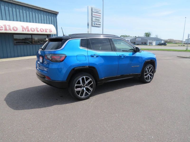 Used 2024 Jeep Compass Limited 4x4 4dr SUVImage 5