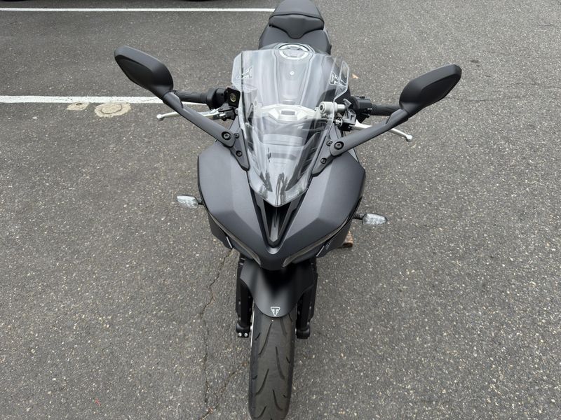 2025 Triumph Daytona 660 - SATIN GRANITE - SATIN JET BLACK 