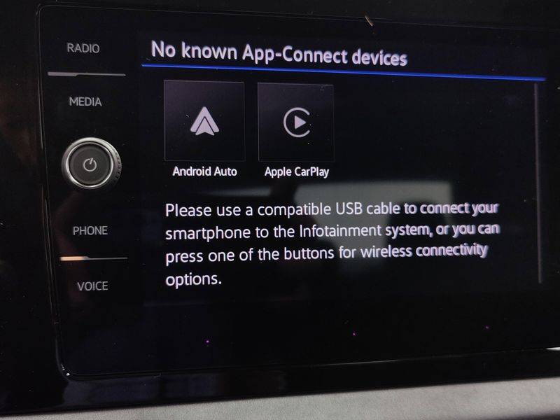 Used 2025 Volkswagen Jetta SE w/SunroofImage 17