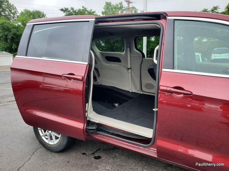 2023 Chrysler Voyager LXImage 30