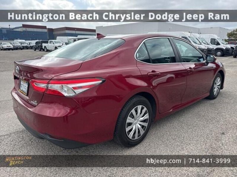 2019 Toyota Camry Hybrid LEImage 5