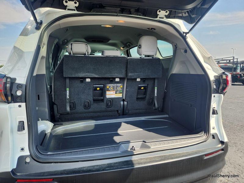 2022 Toyota Sienna Hybrid LEImage 36