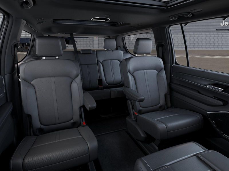 2026 Jeep Grand Wagoneer Limited Reserve 4x4Image 15