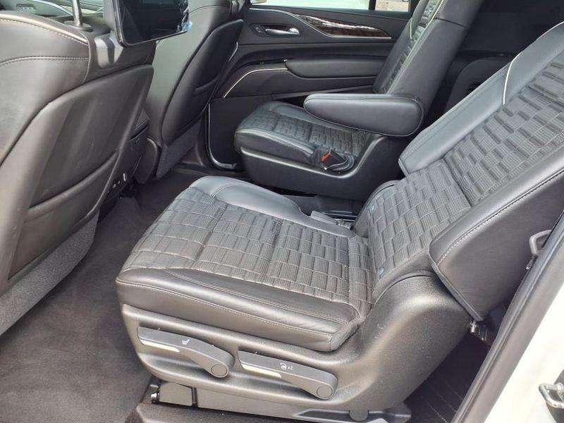 Used 2021 Cadillac Escalade ESV Sport PlatinumImage 16