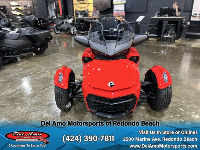 2022 Can-Am H7NA  in a PLASMA RED/ CARBON BLACK exterior color. Del Amo Motorsports delamomotorsports.com 