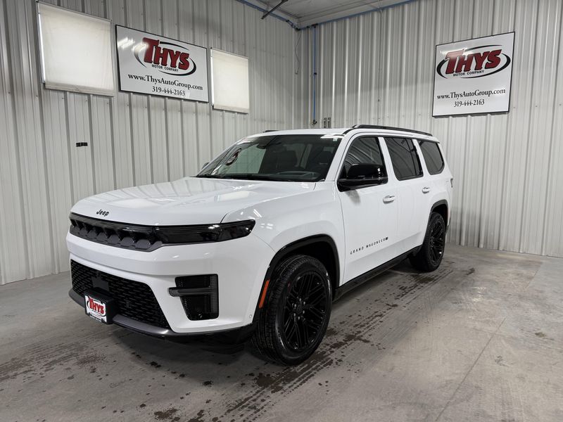 2026 Jeep Grand Wagoneer Limited Reserve 4x4Image 17