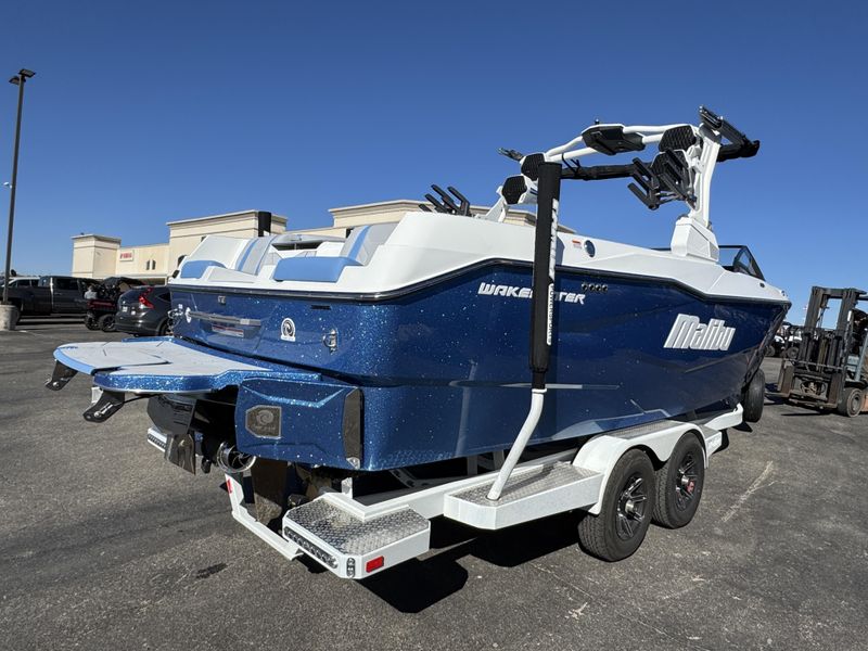 2025 MALIBU WAKESETTER 25 LSV Image 4