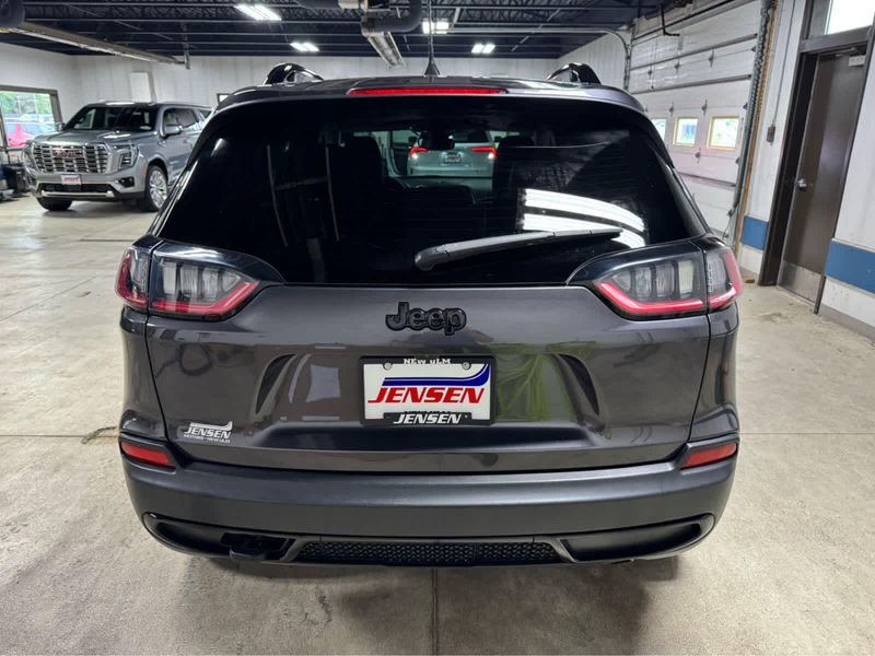 2022 Jeep Cherokee Latitude photo 3
