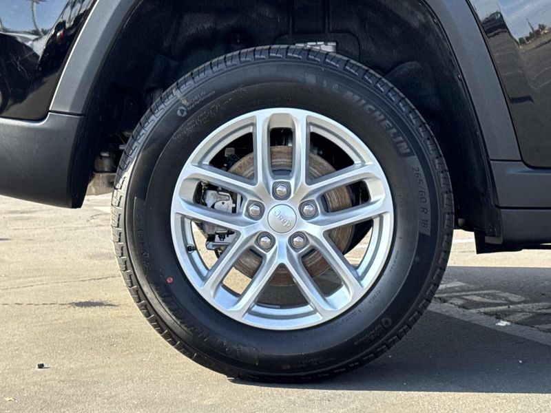 New 2026 Jeep Grand Cherokee Laredo X 4x2