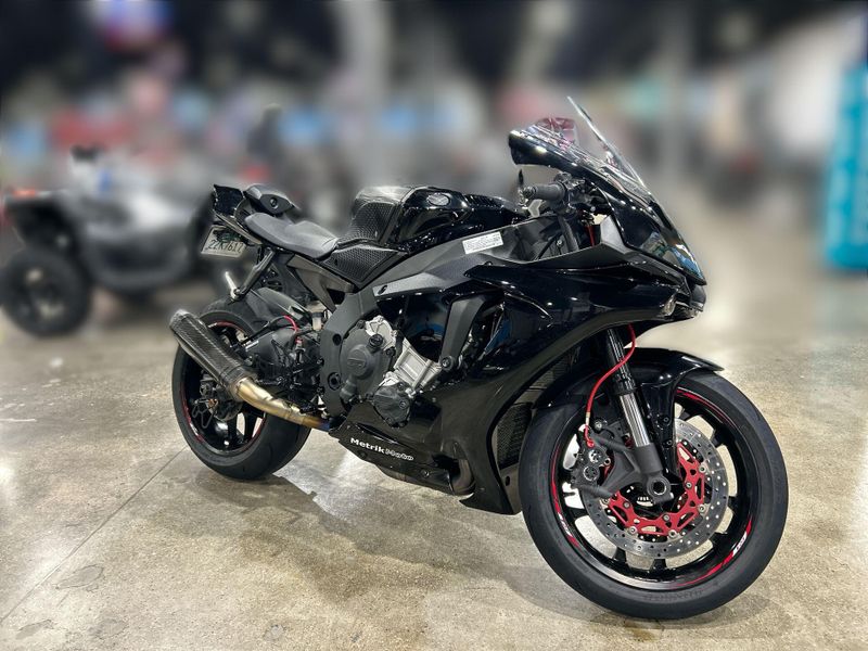Used 2015 Yamaha YZF-R1 Image 10
