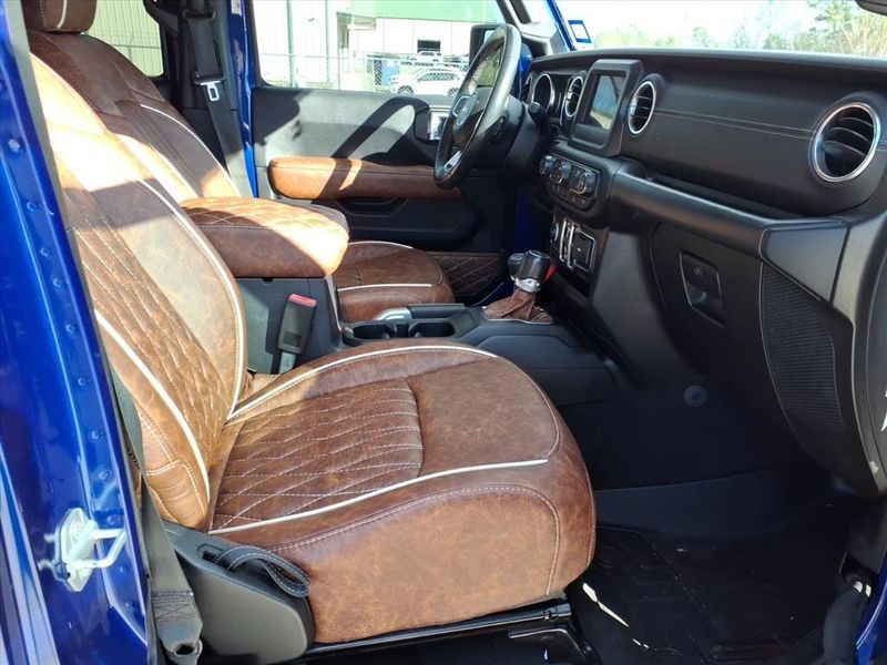 Used 2019 Jeep Wrangler Unlimited SaharaImage 5