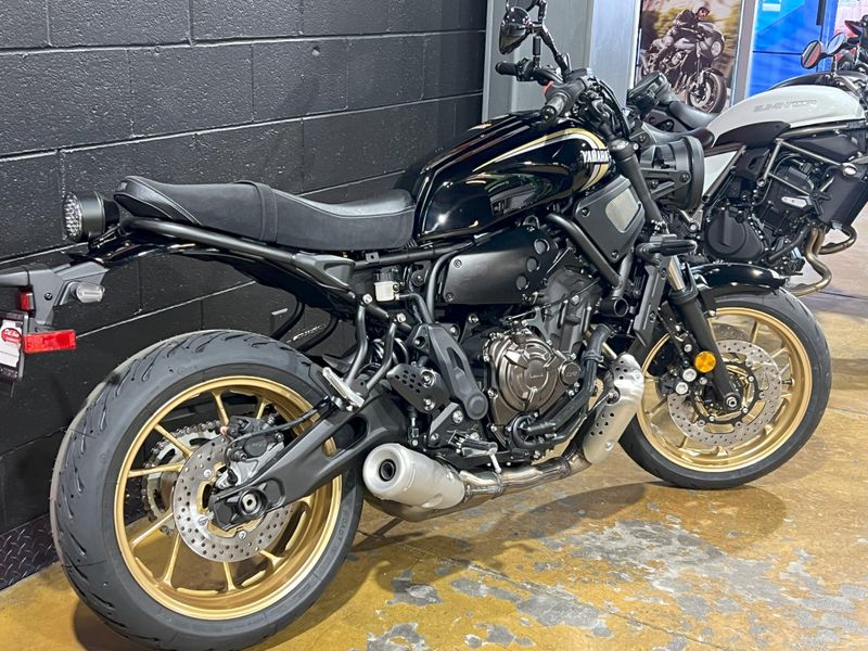 2025 Yamaha XSR700 Image 12