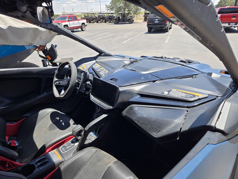 2025 Can-Am MAVERICK R MAX X RS 999T DCT DUSTY NAVY AND LEGION RED Image 10