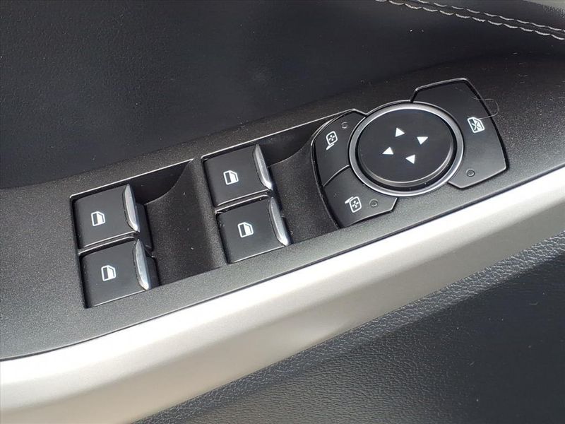 Used 2022 Ford Explorer XLTImage 15