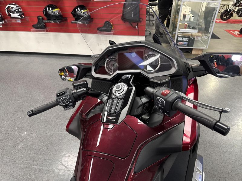 Used 2023 Honda GOLDWING TOUR Image 11