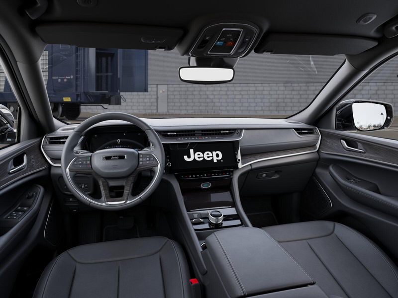 New 2026 Jeep Grand Cherokee L Limited 4x4Image 9