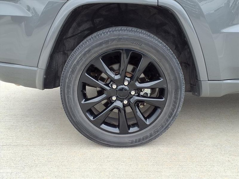 Used 2021 Jeep Grand Cherokee Laredo XImage 10