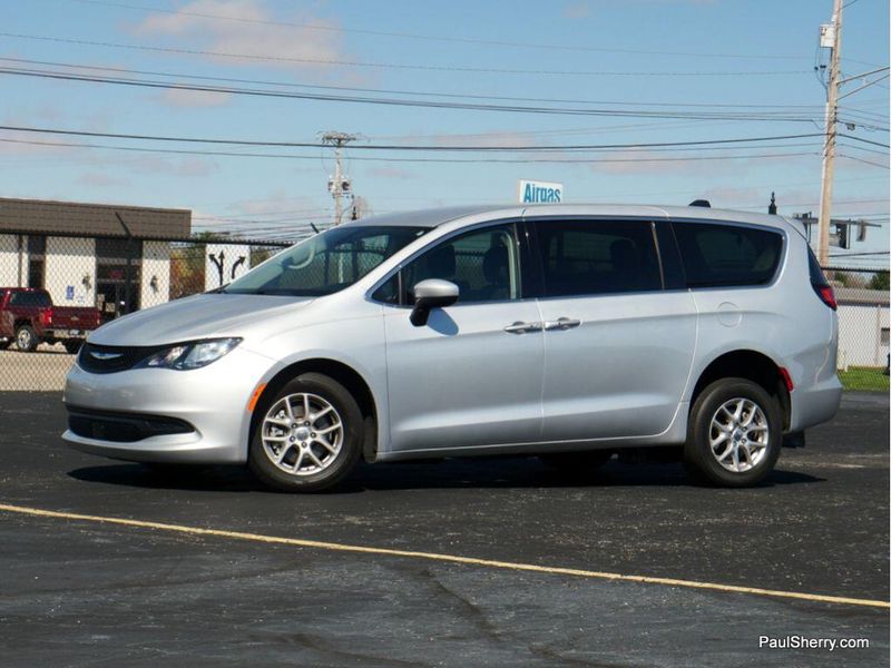 2022 Chrysler Voyager LXImage 22