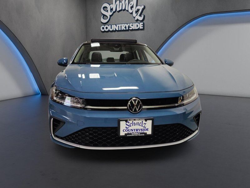 Used 2026 Volkswagen Jetta SE w/SunroofImage 2