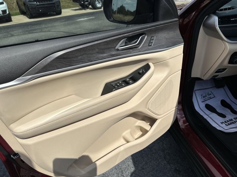 Used 2023 Jeep Grand Cherokee LimitedImage 20