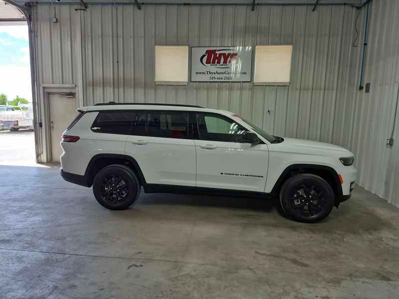 2025 Jeep Grand Cherokee L Altitude X 4x4Image 1