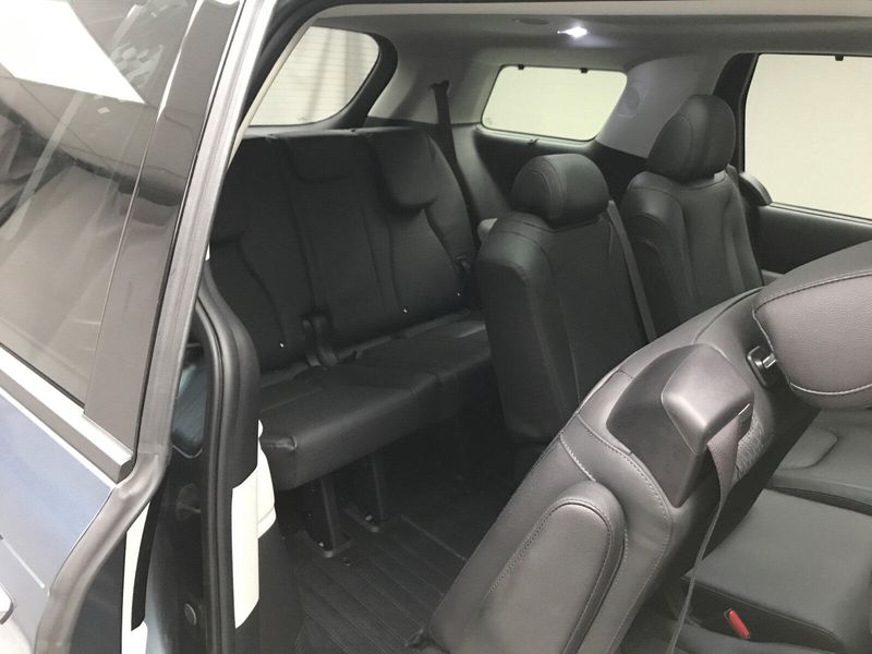 Used 2024 Kia Carnival MPV SX PrestigeImage 24