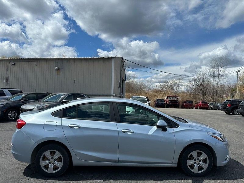 2018 Chevrolet Cruze LSImage 9