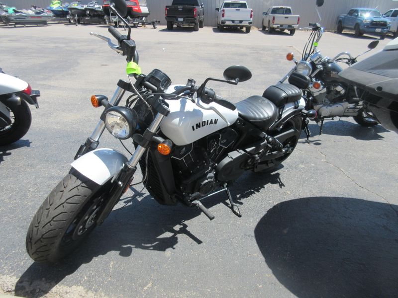 USED 2024 INDIAN MOTORCYCLE SCOUT BOBBER SIXTY ABS GHST WHT MTLC CAL Image 3