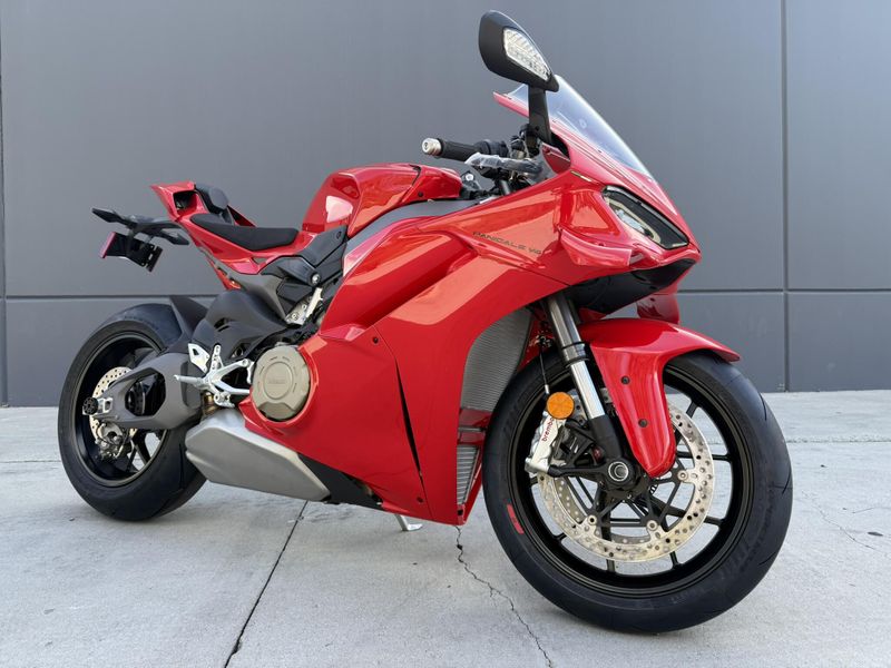 New 2025 Ducati PANIGALE V4 