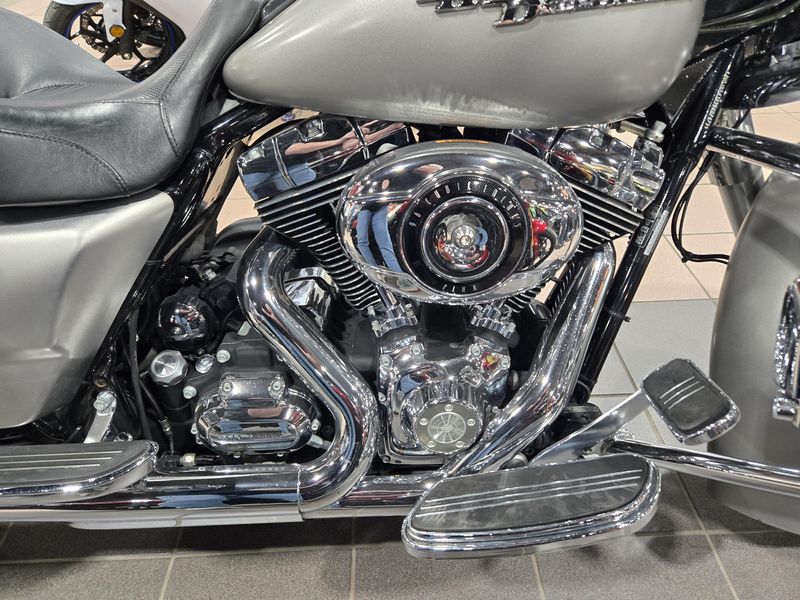 USED 2009 HARLEY STREET GLIDE Image 11