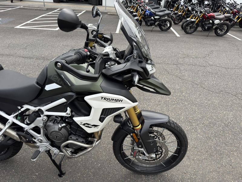 2025 Triumph Tiger 1200 Rally Pro - MATTE KHAKI 