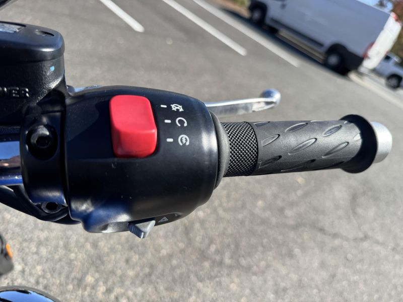 2022 Triumph Bonneville T100 - BLUE 