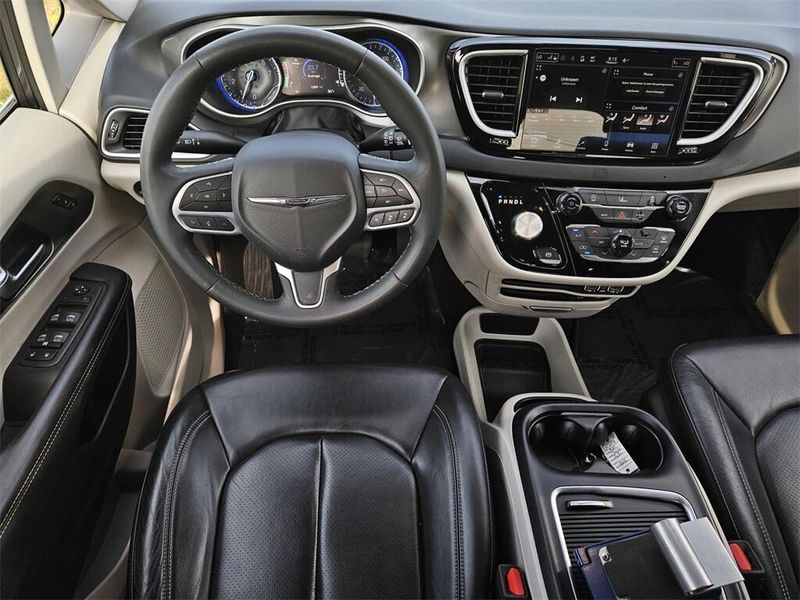 2022 Chrysler Pacifica Touring LImage 10