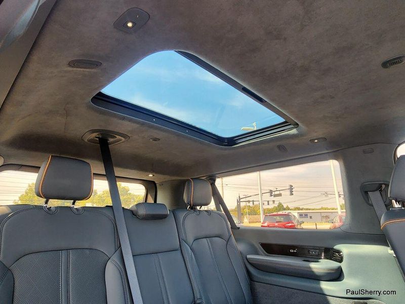 2023 Jeep Grand Wagoneer L II photo 6