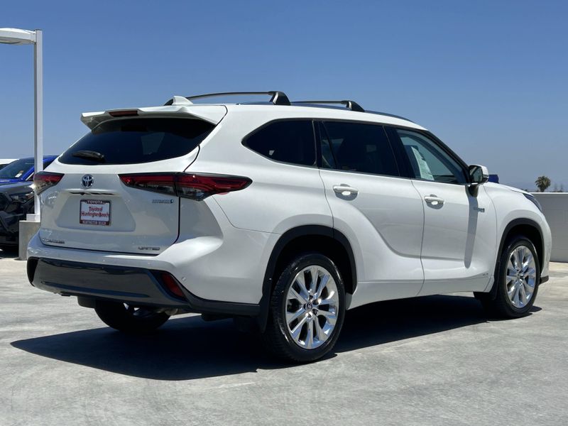 Used 2021 Toyota Highlander LimitedImage 3