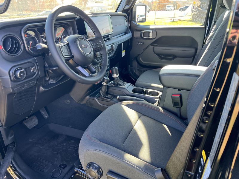 New 2026 Jeep Wrangler 4-door RubiconImage 12