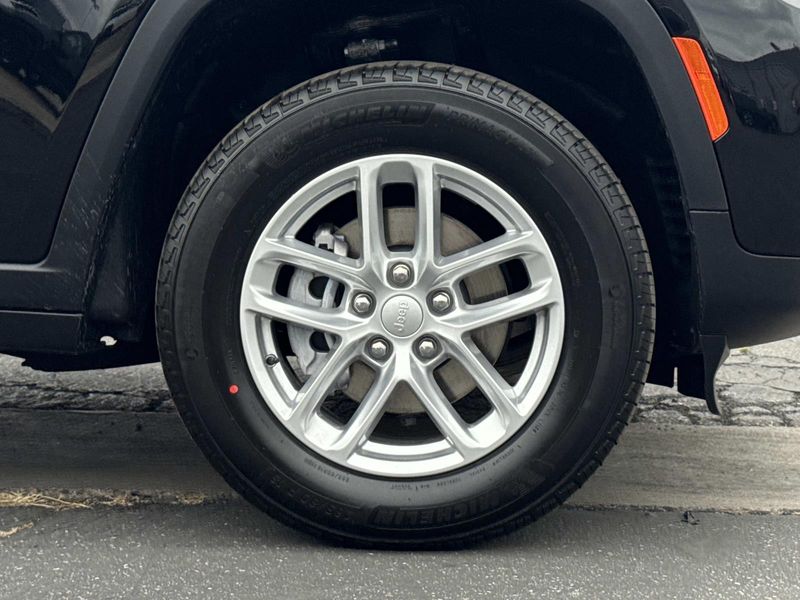 New 2026 Jeep Grand Cherokee Laredo X 4x2
