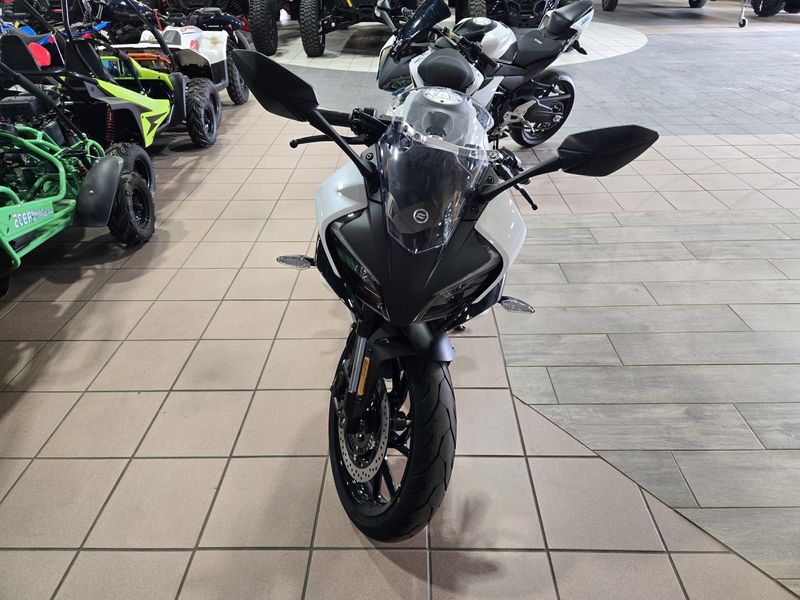 2025 CFMOTO 300SS NEBULA WHITE Image 8