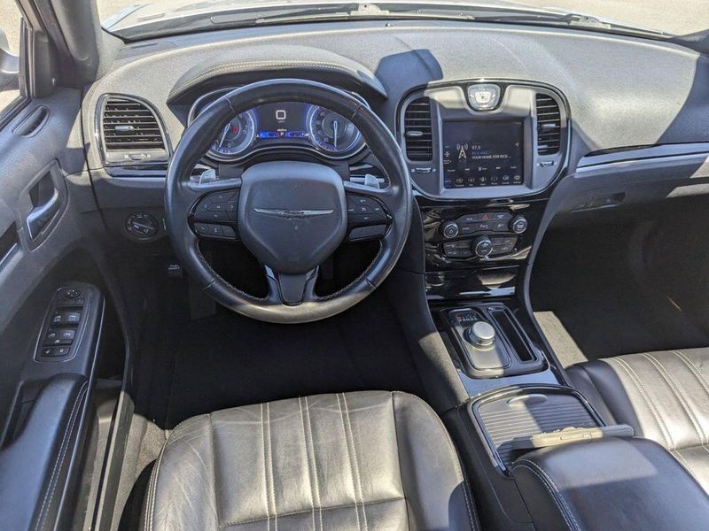 2022 Chrysler 300 300SImage 24