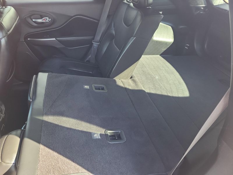 Used 2019 Jeep Cherokee LimitedImage 10