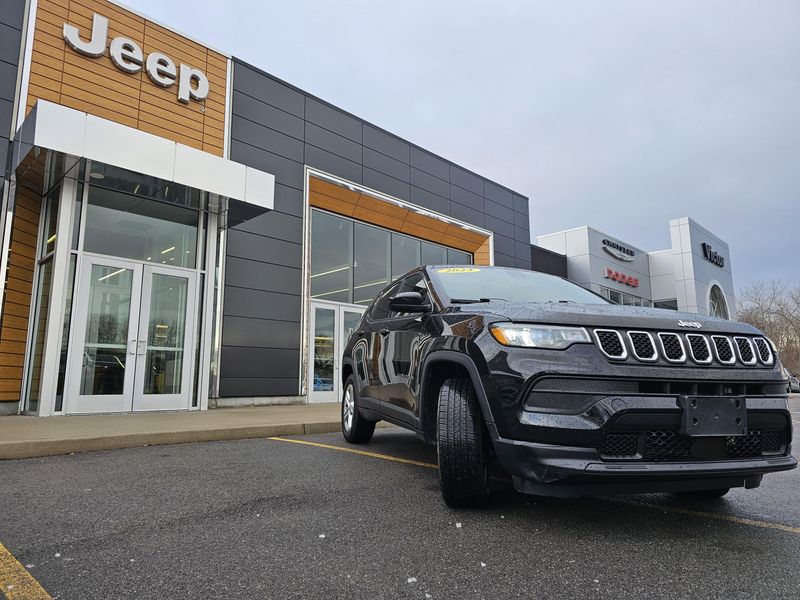 Used 2023 Jeep Compass SportImage 3