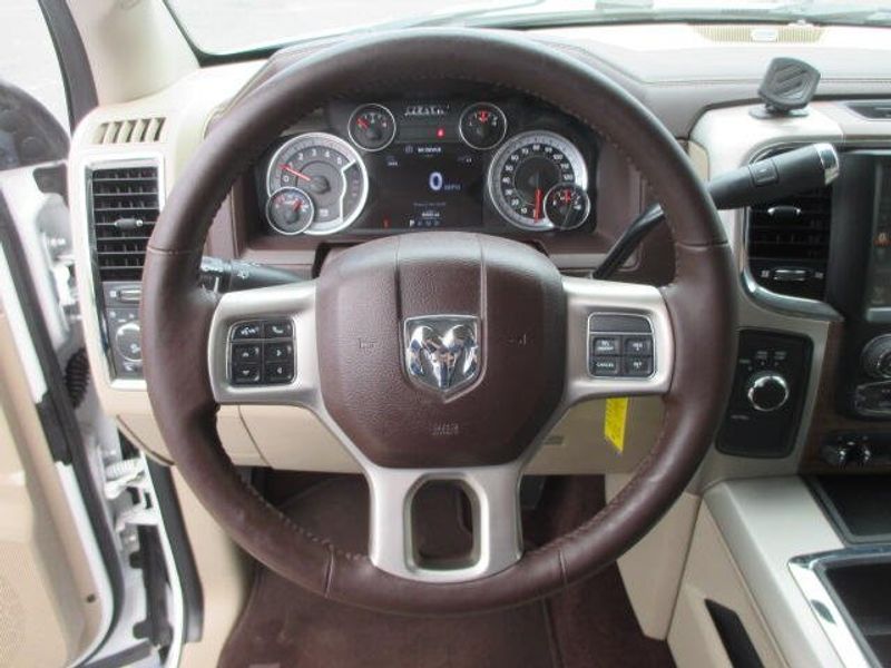 2015 RAM 3500 LaramieImage 18