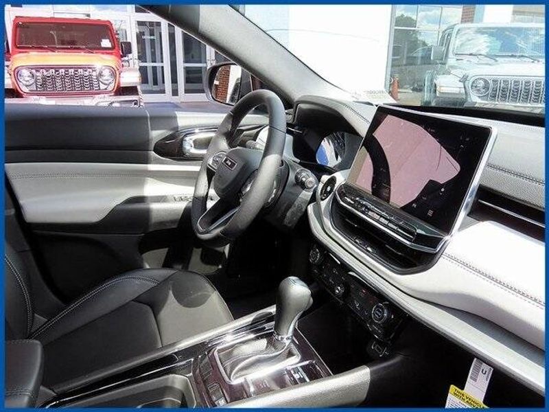 New 2025 Jeep Compass LimitedImage 8