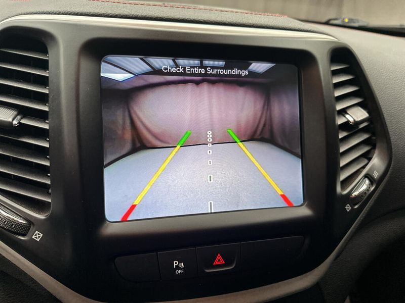 Used 2018 Jeep Cherokee TrailhawkImage 17