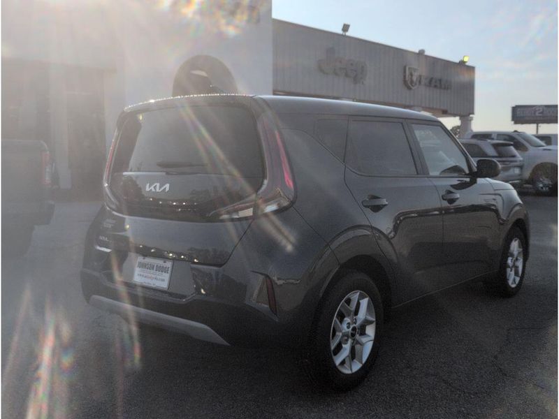 Used 2023 Kia Soul LXImage 5